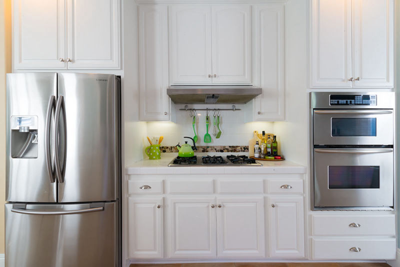 Chic and modern white kitchen interior, a captivating shot for a magazine