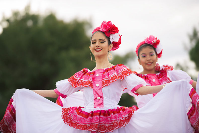 Spanish dancing girls 