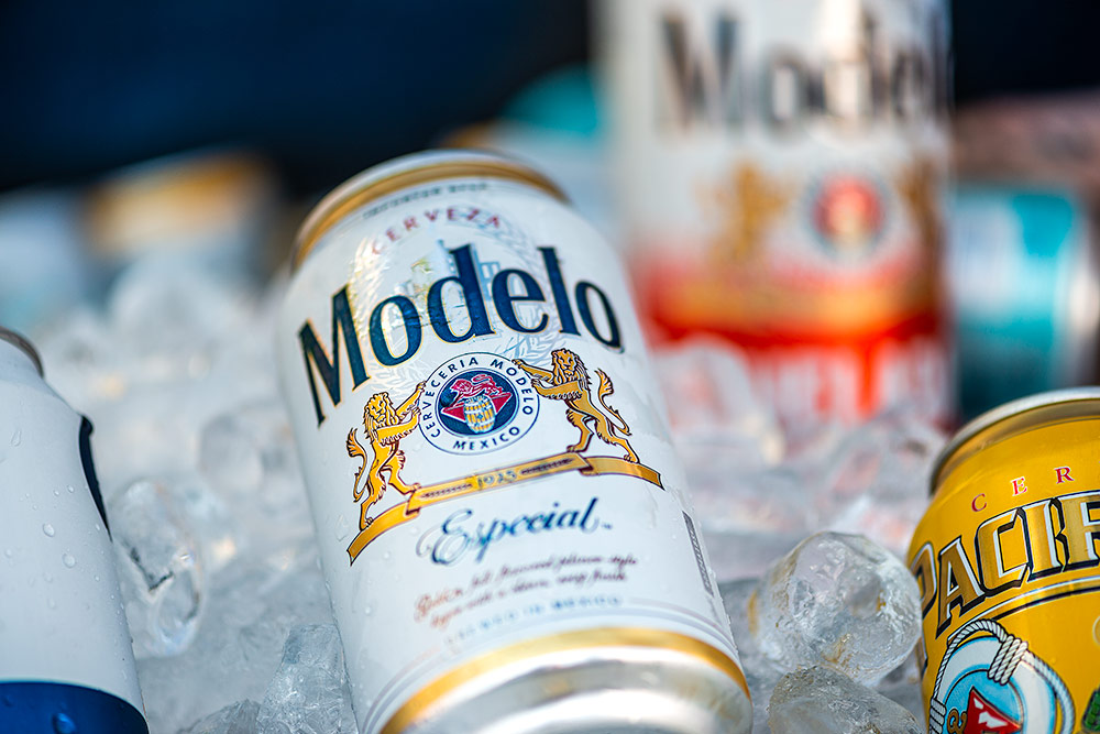 Modelo beer beauty shot