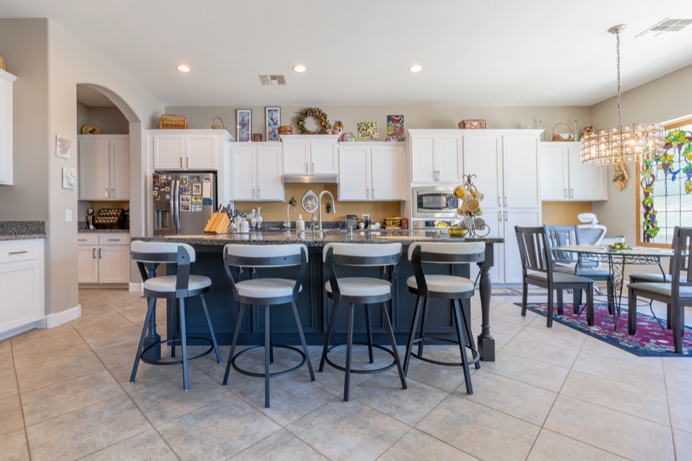 Kitchen and dining area interior of a single family home in the Phoenix area — photo 8